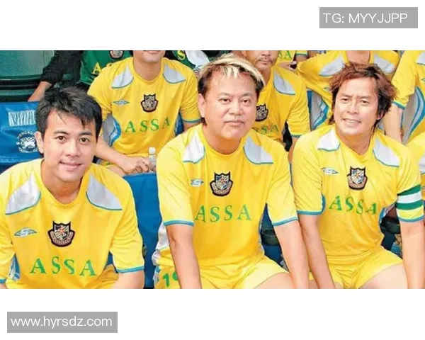 足球明星的女友yz背后的故事与生活揭秘让你了解她的真实面貌